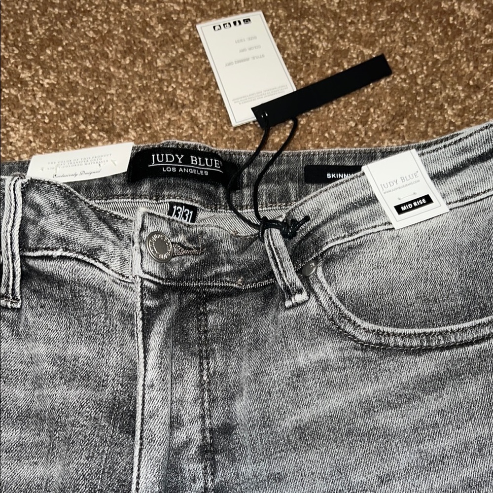 Judy Blue Gray Skinny Jeans with Distressed Look